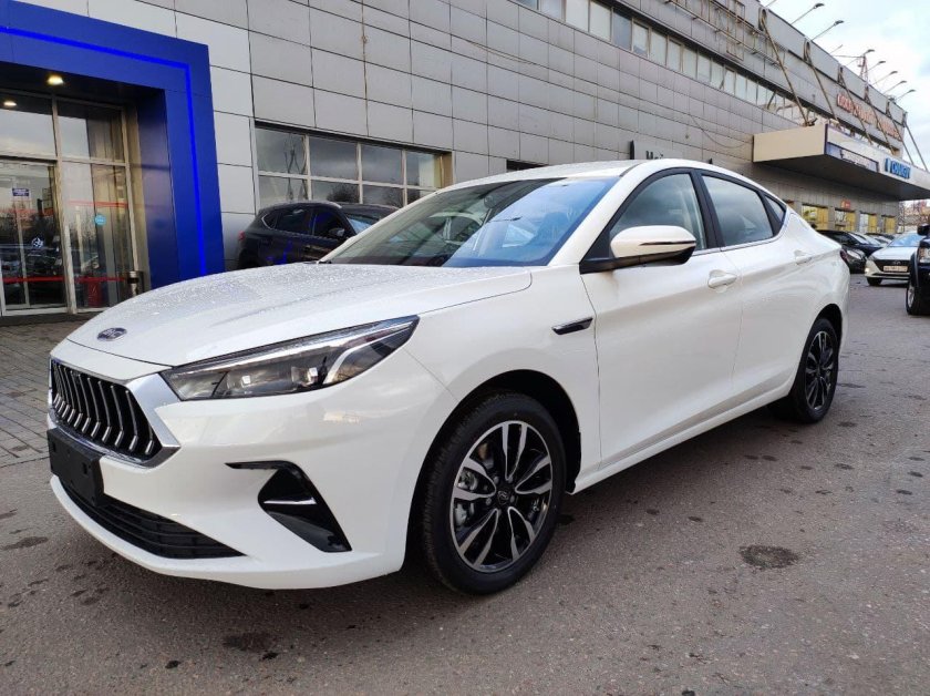 JAC j7 белый