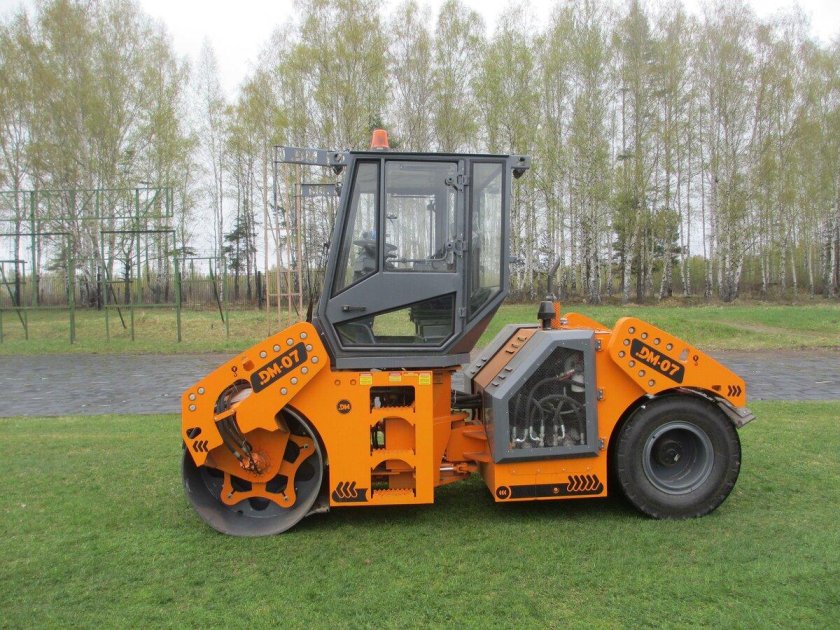 Каток дорожный DM-10-VC комбинированный вибрационный
