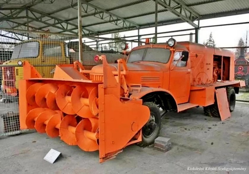 Шнекороторный снегоочиститель д-262