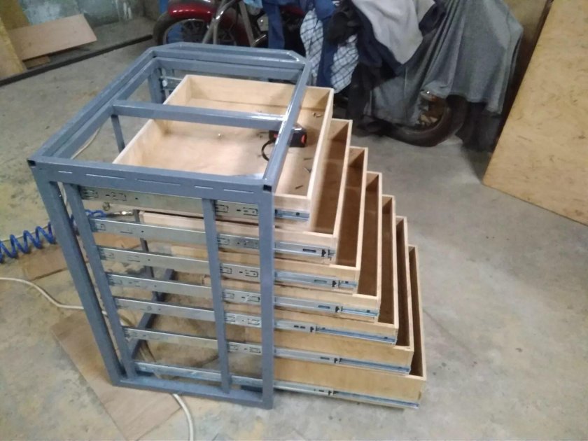 Инструментальная тележка ширина 600*600*600