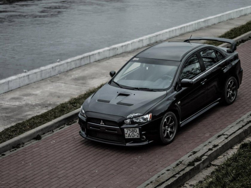 Mitsubishi Lancer Evolution 10 черный