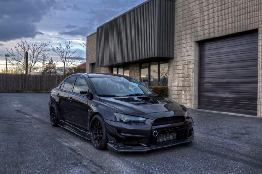 Mitsubishi Lancer Evolution 10 черный