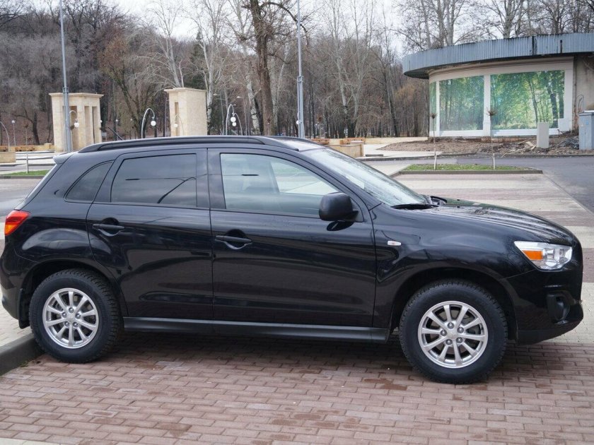 Mitsubishi ASX черный 2012