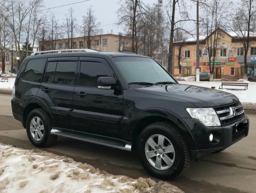 Mitsubishi Pajero черный