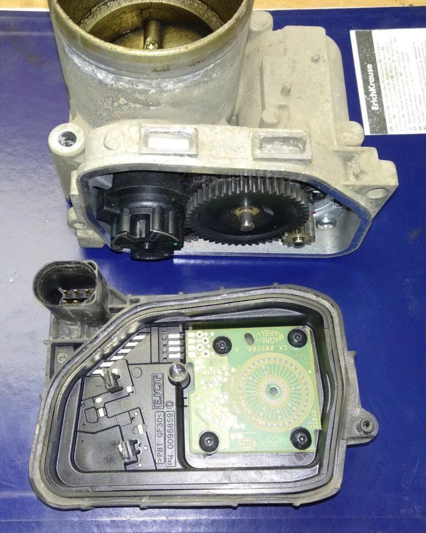 Датчик дроссельной заслонки Шкода Йети 1.2