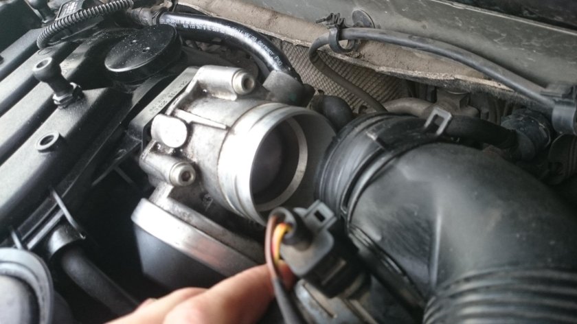 Skoda Octavia 1.6 2002 дроссельная заслонка