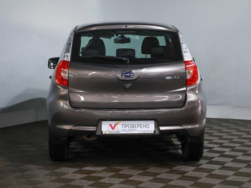 Серый датсун