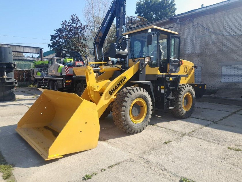 Фронтальный погрузчик шантуй