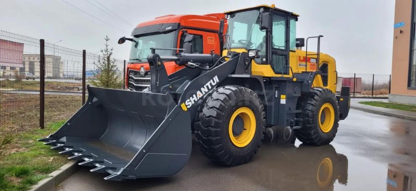 Фронтальный погрузчик Shantui l55-b5