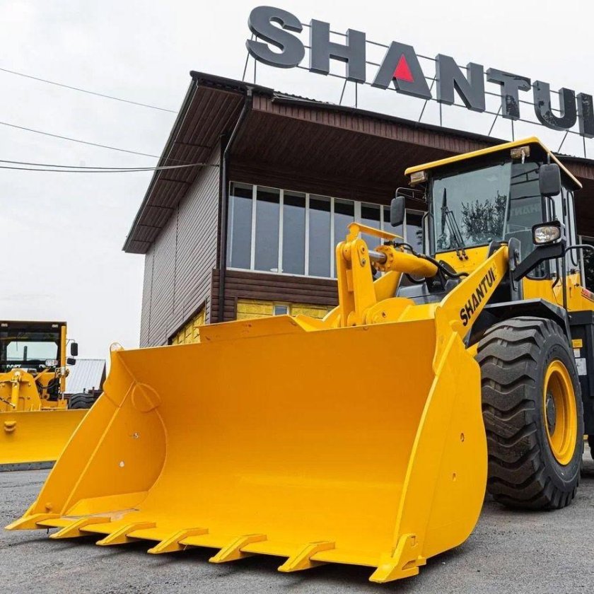 Фронтальный погрузчик шантуй