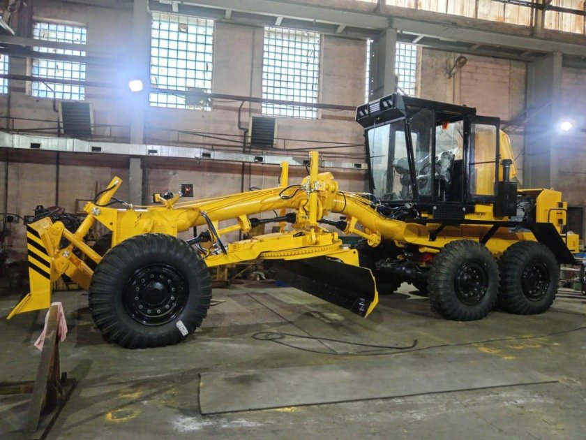 Автогрейдер чсдм дз-98в