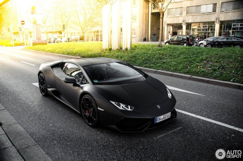 Ламборгини Хуракан черный