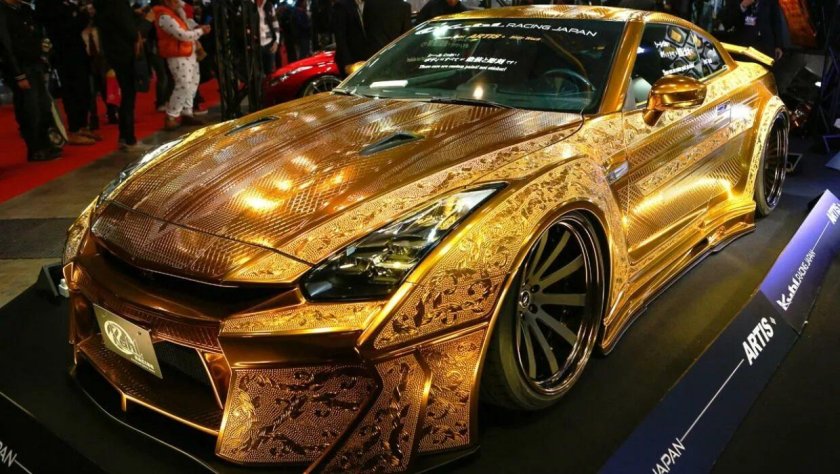 Ниссан ГТР 35 золотой