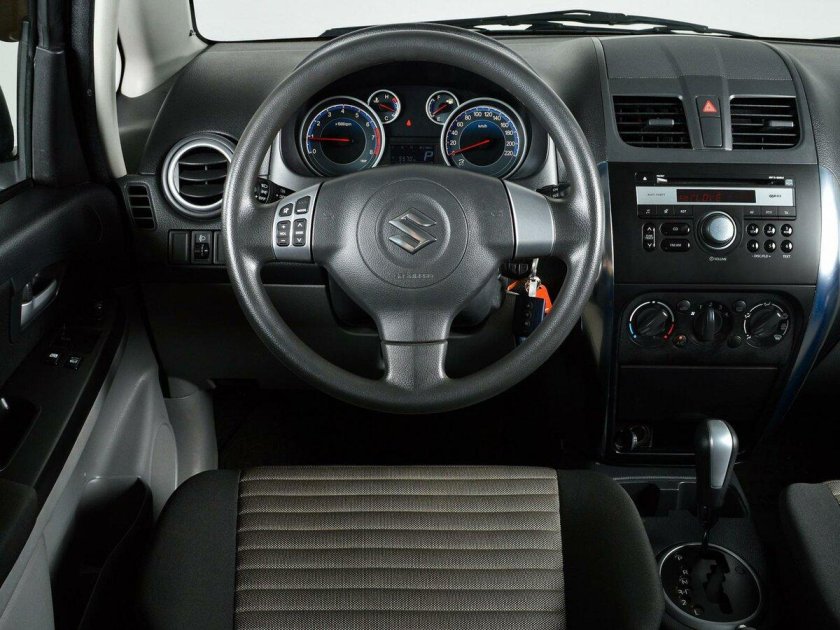 Сузуки сх4 хэтчбек салон