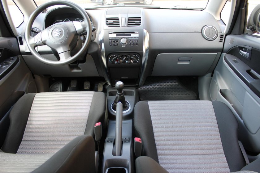 Suzuki sx4 2009 салон