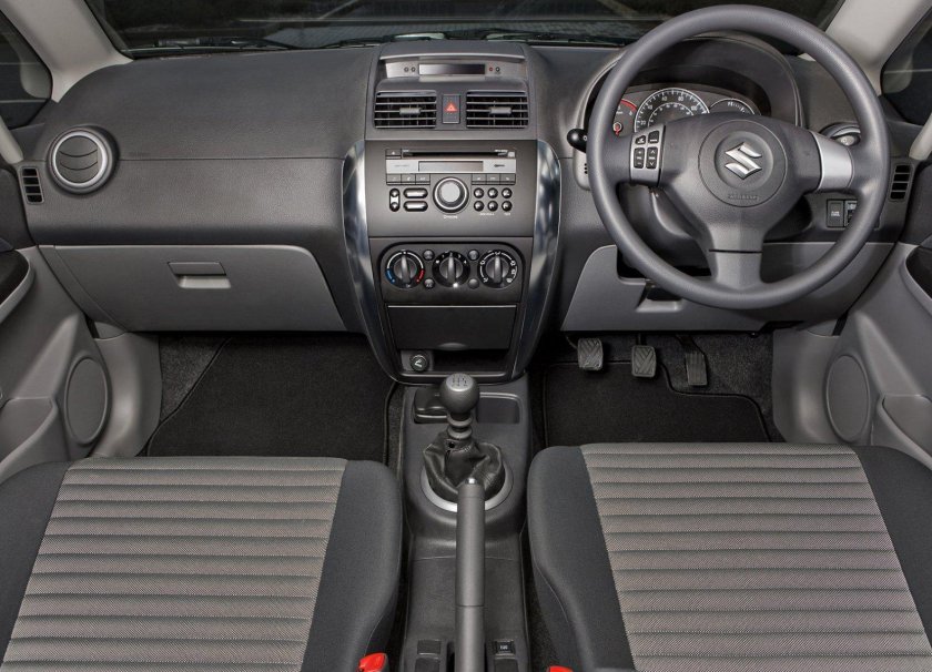 Suzuki sx4 2010 салон