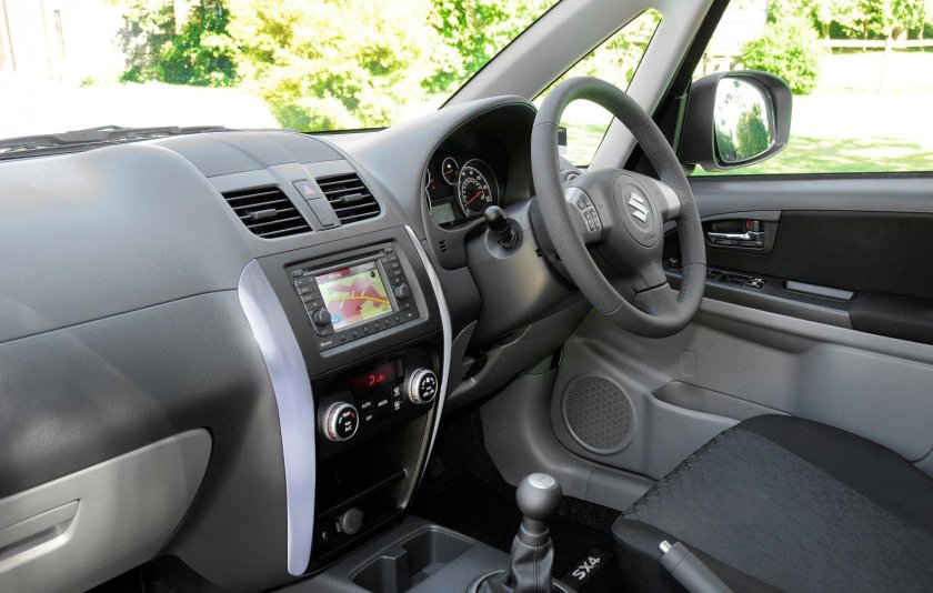 Suzuki sx4 2011 салон