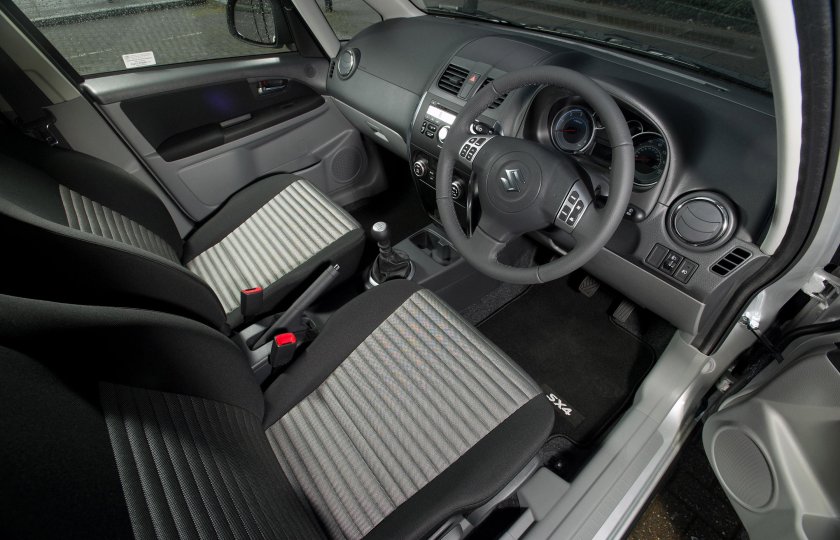 Suzuki sx4 2011 салон