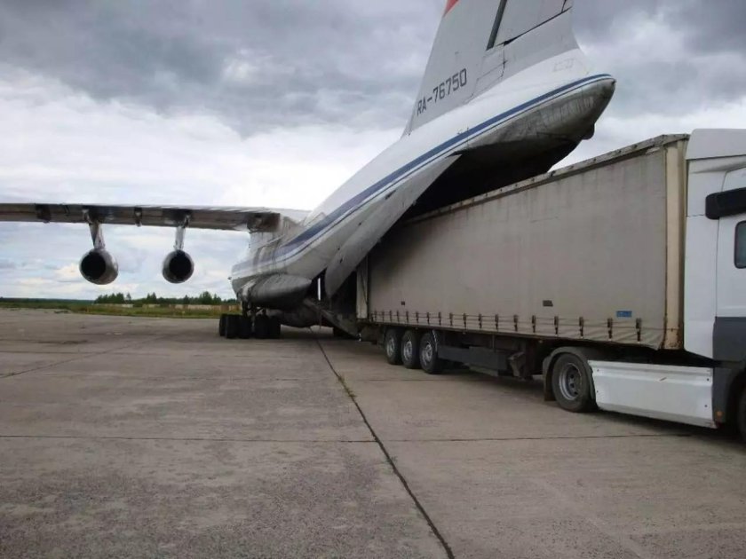 Грузовой самолет карго