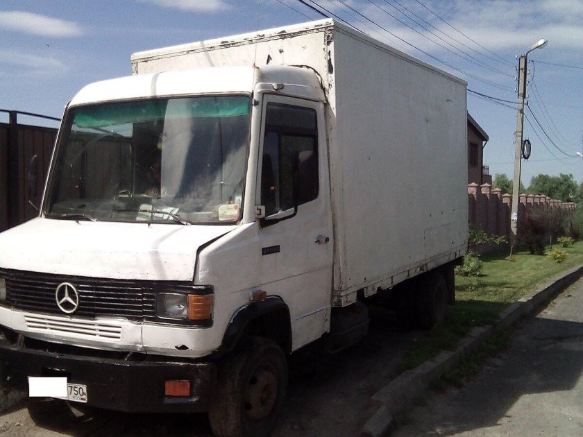 Грузовой мерседес