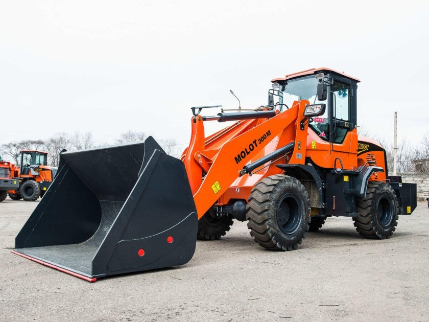 Фронтальный погрузчик молот 300м