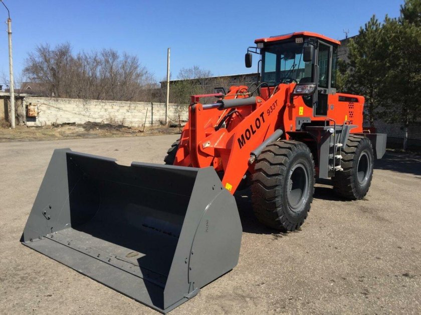 Molot 200 фронтальный погрузчик