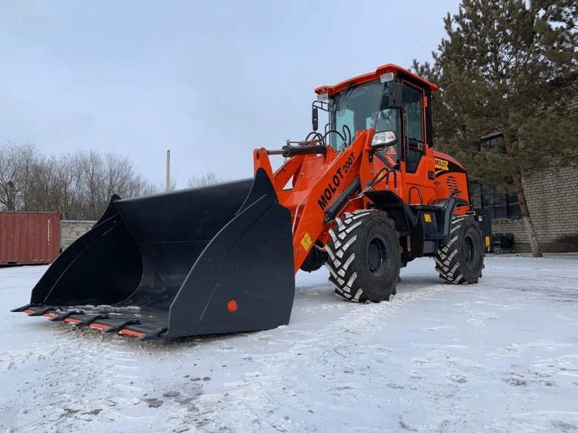 Molot 200 фронтальный погрузчик