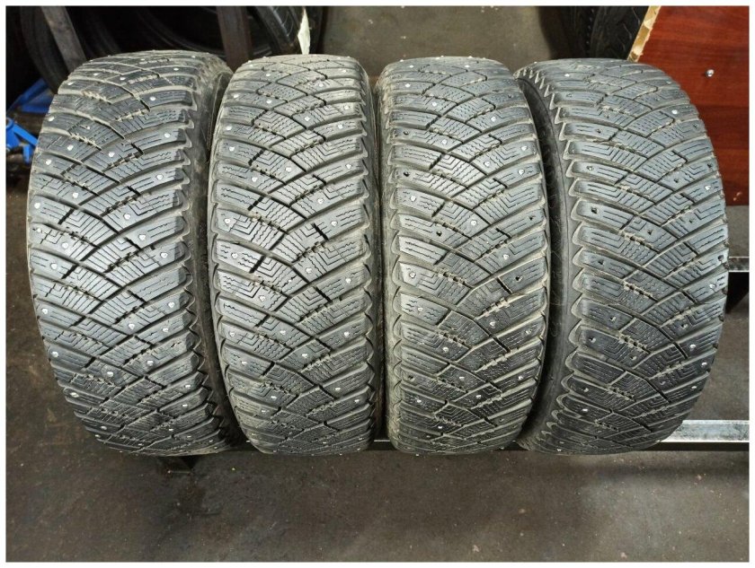 Goodyear ULTRAGRIP Ice 2+