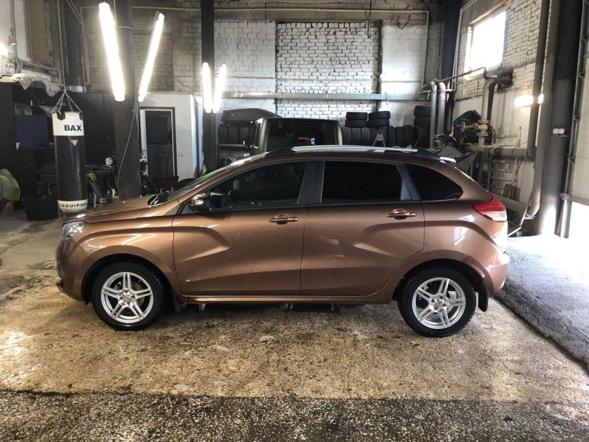 Лада Икс Рей коричневая