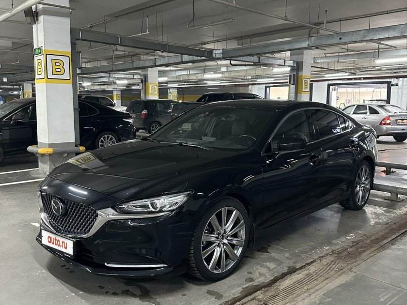 Черная мазда 6