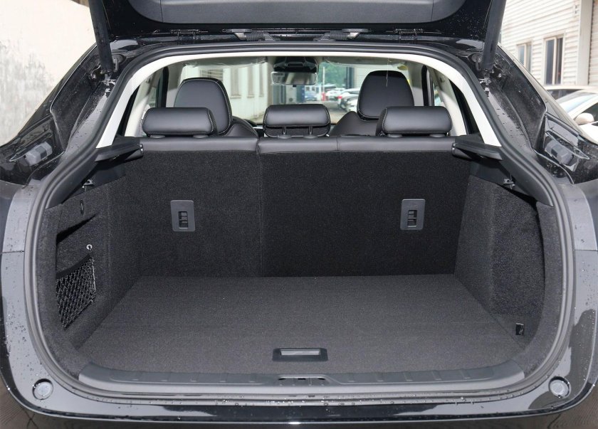 Geely Coolray багажник