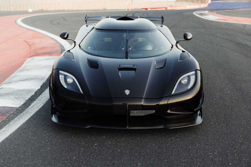 Автомобиль koenigsegg