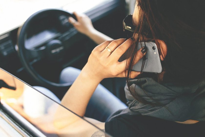 Девушка в машине