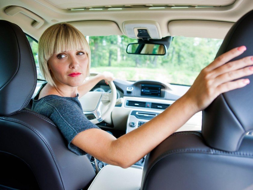 Женщина в автомобиле
