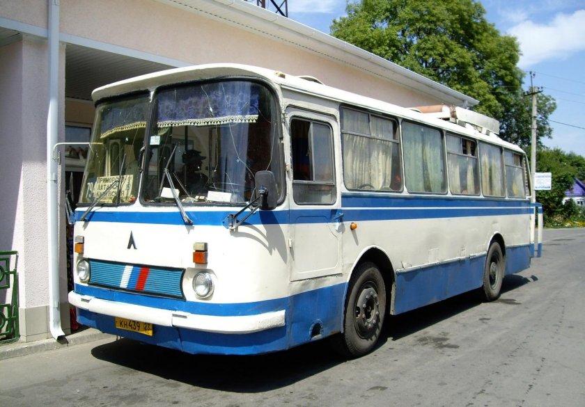 Лаз 695 автобус