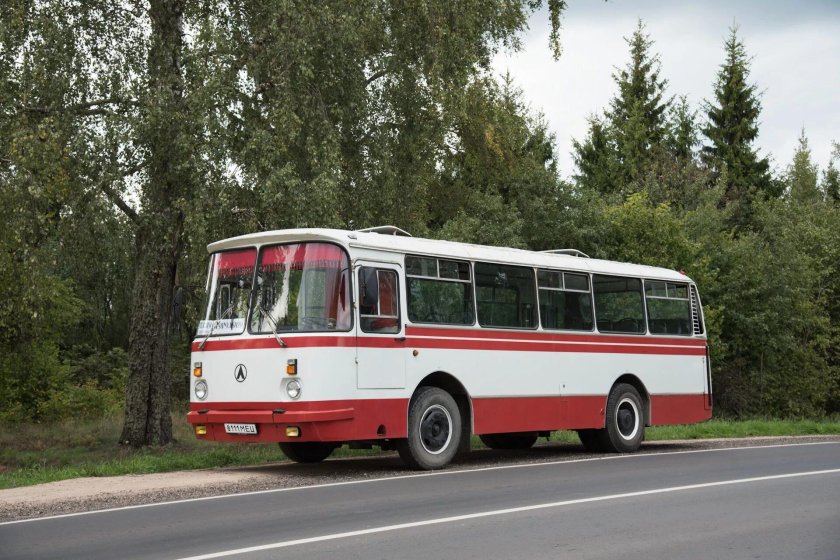 Лаз 695 автобус
