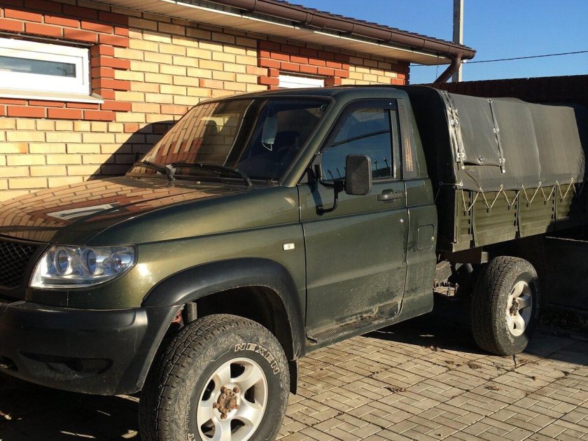 УАЗ карго 2004 год