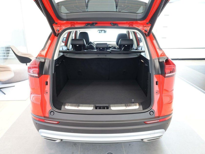 Geely Atlas Pro 2022 красный