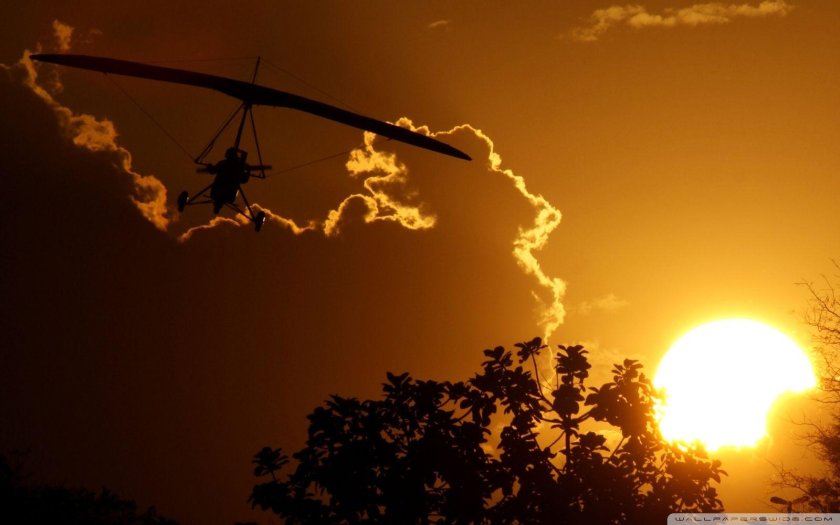 Дельтаплан на закате