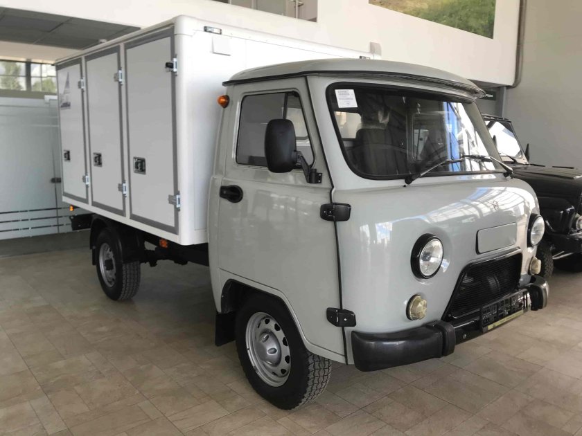 Хлебный фургон УАЗ 3303