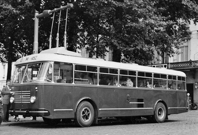 Школьник жиробус