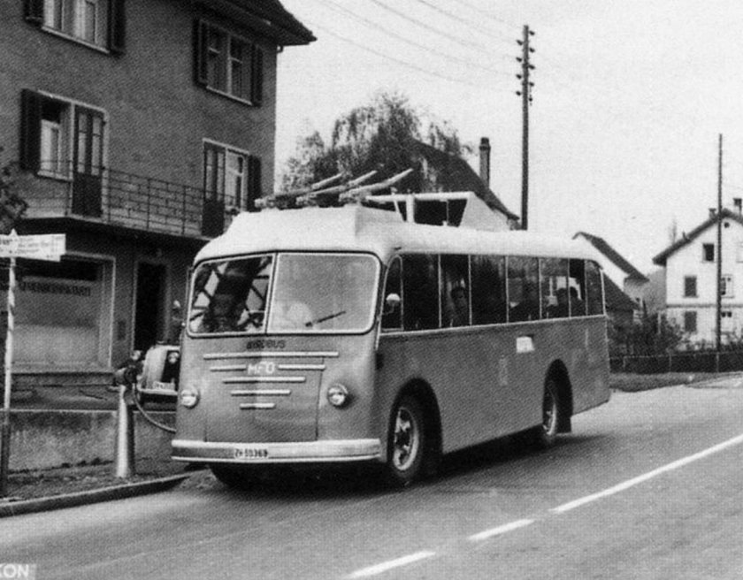 Школьник жиробус