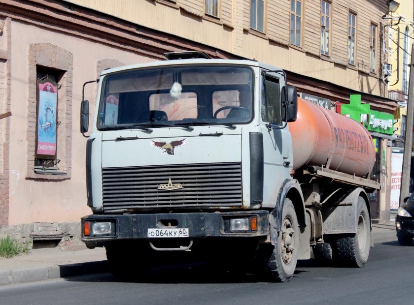 МАЗ 5337 молоковоз