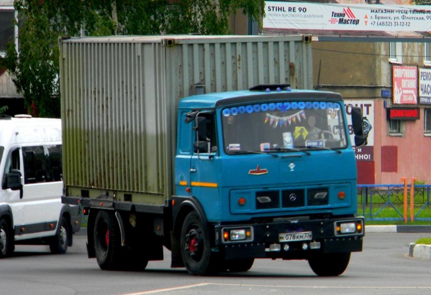 Грузовик МАЗ 5337