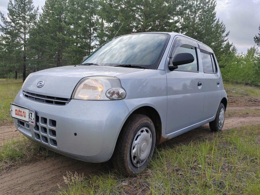 Серый Daihatsu