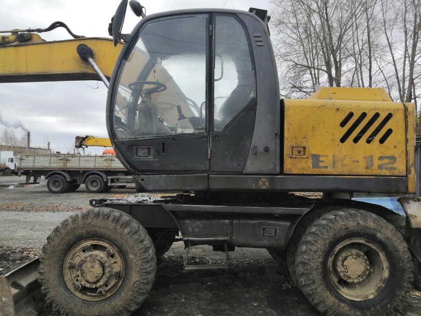 Экскаватор колесный ЕК-12