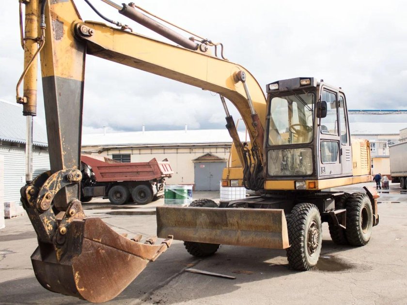 Колесный экскаватор ТВЭКС ек12