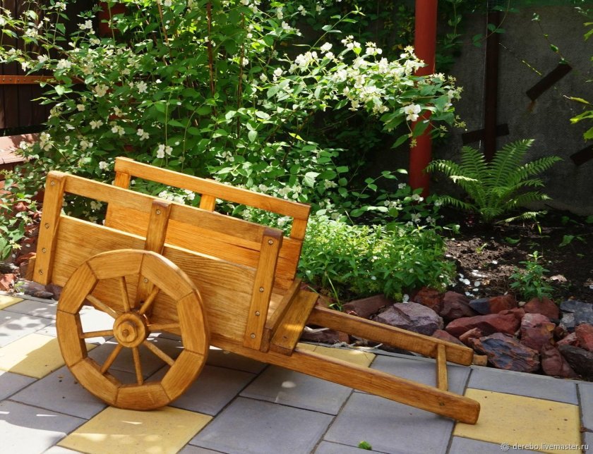 Декоративная тележка для сада