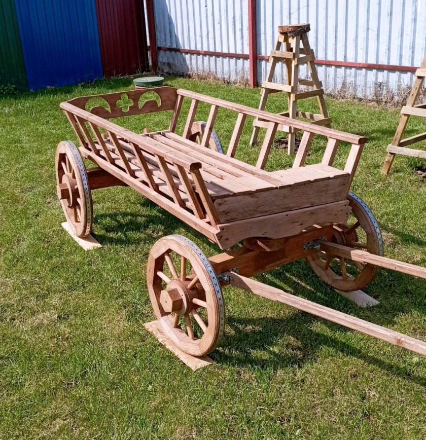 Телега деревянная
