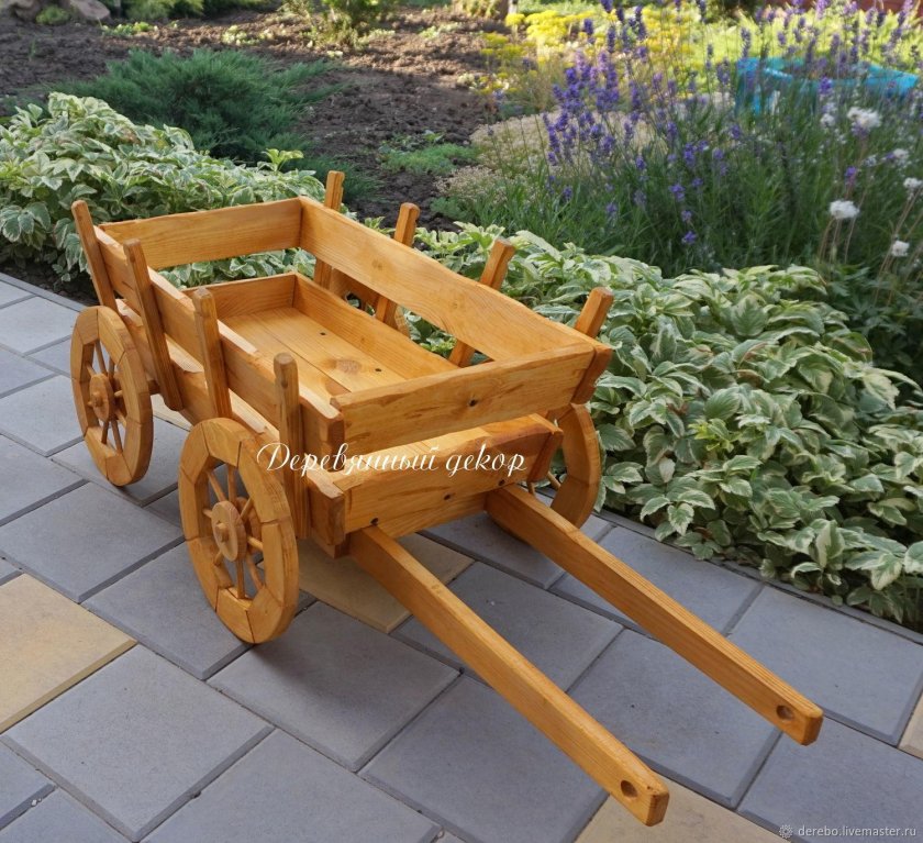 Декоративная тележка для сада